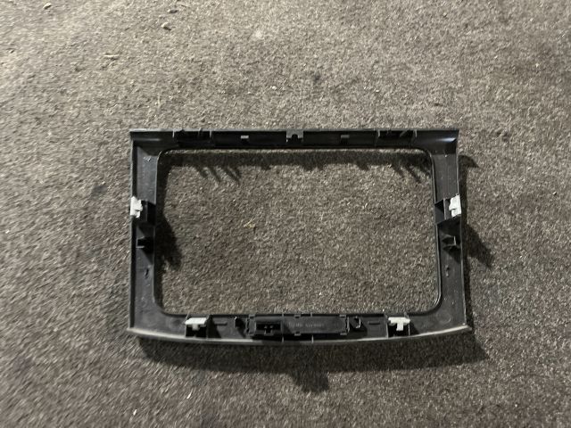 bontott VW PASSAT B6 Rádió / CD Keret