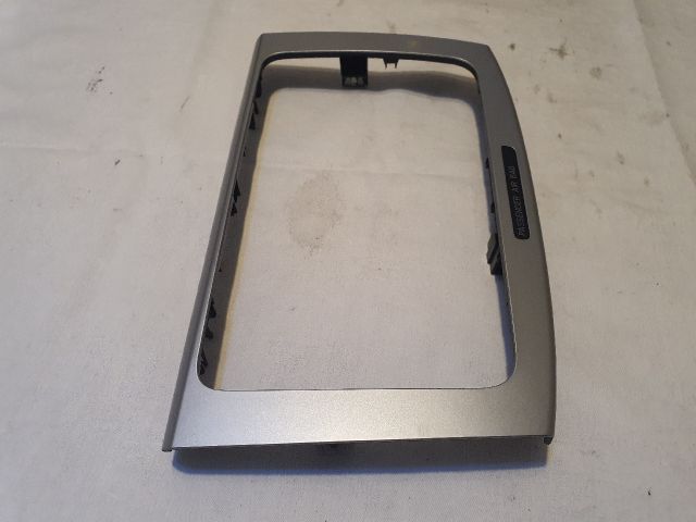 bontott VW PASSAT B6 Rádió / CD Keret