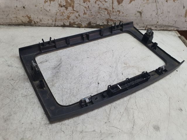 bontott VW PASSAT B6 Rádió / CD Keret