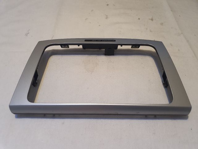 bontott VW PASSAT B6 Rádió / CD Keret