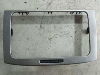 bontott VW PASSAT B6 Rádió / CD Keret