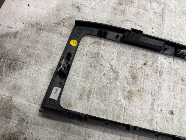 bontott VW PASSAT B6 Rádió / CD Keret