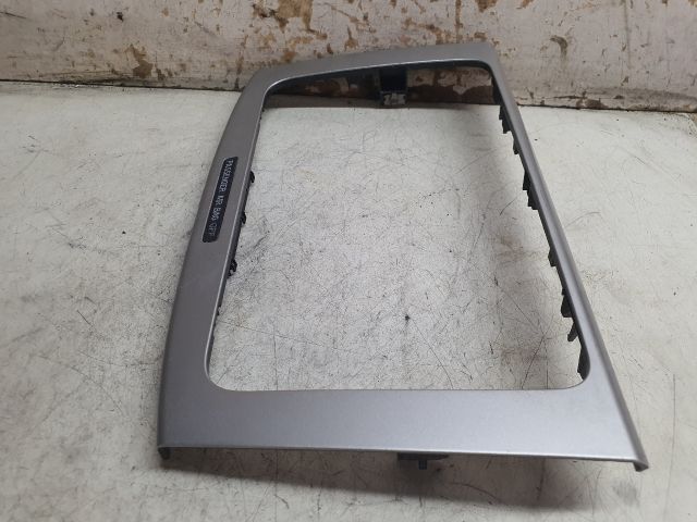 bontott VW PASSAT B6 Rádió / CD Keret