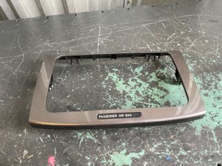 bontott VW PASSAT B6 Rádió / CD Keret