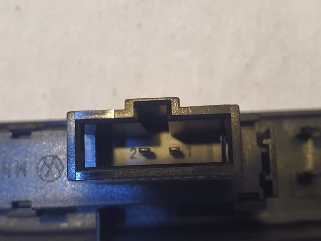 bontott VW PASSAT B6 Rádió / CD Keret