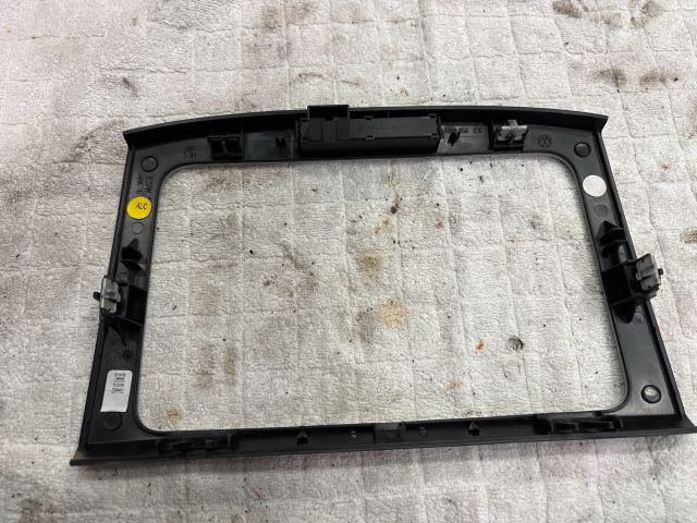 bontott VW PASSAT B6 Rádió / CD Keret