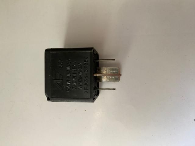 bontott VW PASSAT B6 Relé