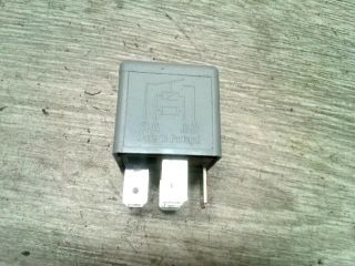 bontott VW PASSAT B6 Relé