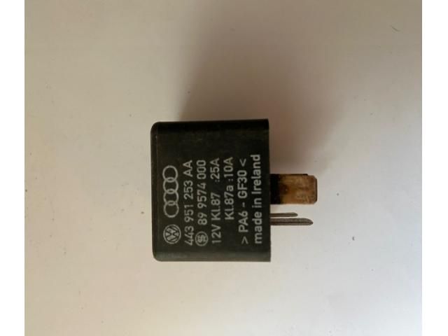 bontott VW PASSAT B6 Relé