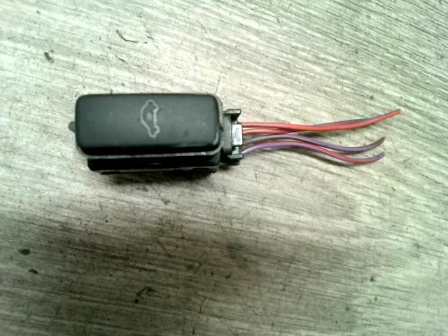 bontott VW PASSAT B6 Riasztó Kapcsoló