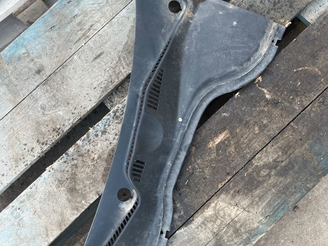 bontott VW PASSAT B6 Szélvédő Alatti Műanyag Elem