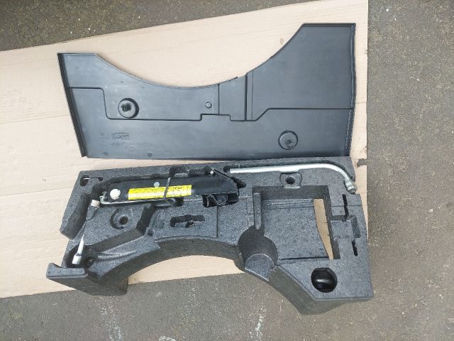 bontott VW PASSAT B6 Szerszámkészlet