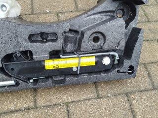 bontott VW PASSAT B6 Szerszámkészlet