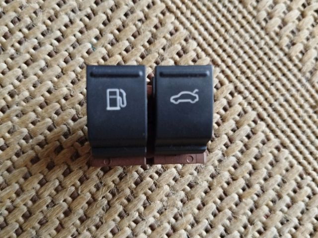 bontott VW PASSAT B6 Tankajtó Nyitó Kar / Gomb