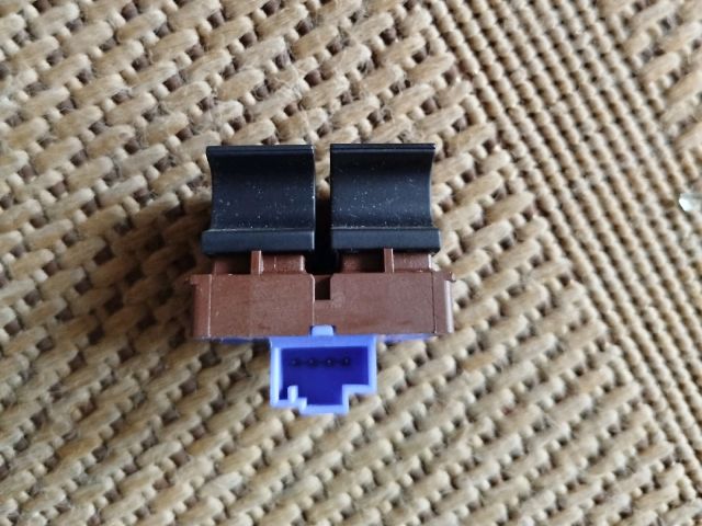 bontott VW PASSAT B6 Tankajtó Nyitó Kar / Gomb