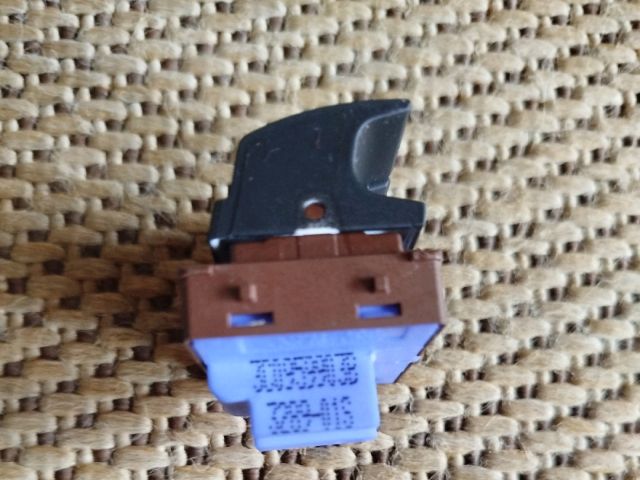 bontott VW PASSAT B6 Tankajtó Nyitó Kar / Gomb