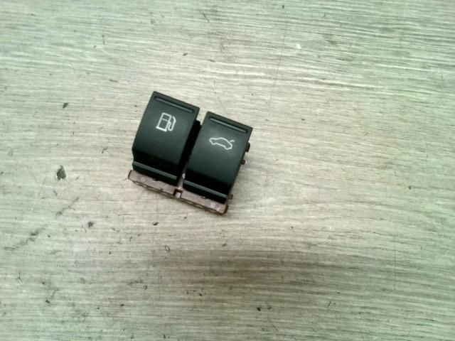 bontott VW PASSAT B6 Tankajtó Nyitó Kar / Gomb