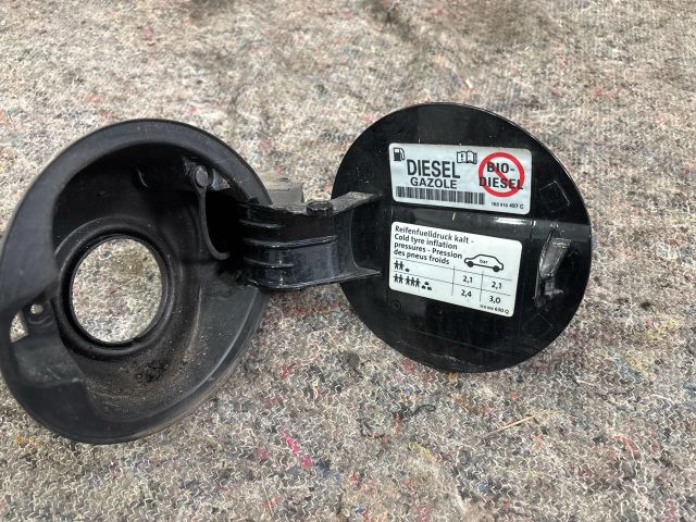 bontott VW PASSAT B6 Tankajtó