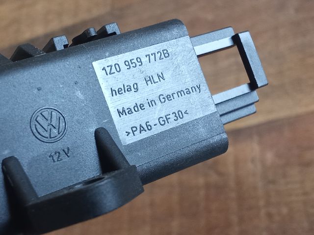 bontott VW PASSAT B6 Ülésfűtés Vezérlő