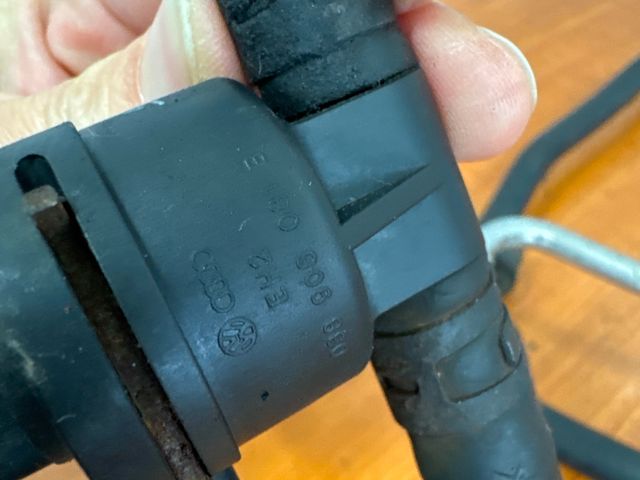 bontott VW PASSAT B6 Üzemanyagcső