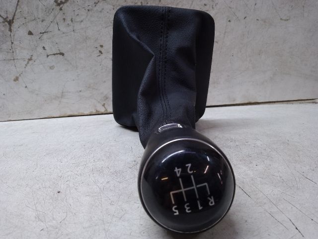 bontott VW PASSAT B6 Váltószoknya