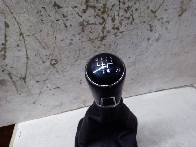 bontott VW PASSAT B6 Váltószoknya