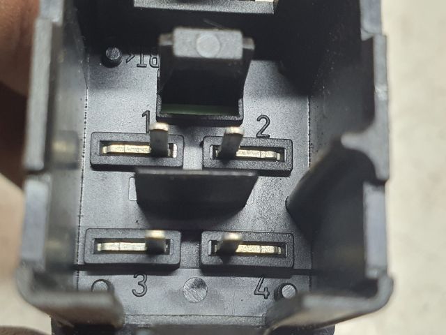 bontott VW PASSAT B6 Vészvillogó Kapcsoló