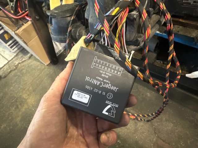 bontott VW PASSAT B6 Vonóhorog