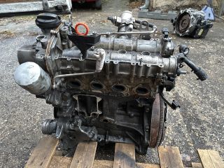 bontott VW PASSAT B7 Motor (Fűzött blokk hengerfejjel)