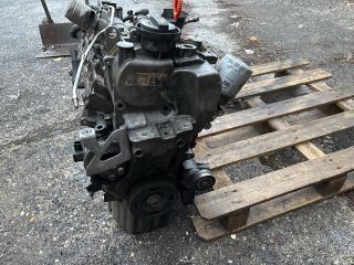 bontott VW PASSAT B7 Motor (Fűzött blokk hengerfejjel)