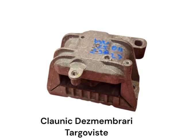 bontott VW PASSAT B7 Motor Tartó Bak (Fém)