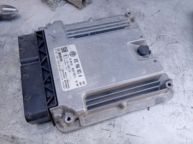 bontott VW PASSAT B7 Motorvezérlő
