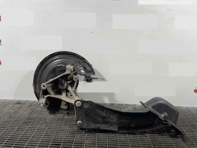 bontott VW PASSAT B7 Bal hátsó Csonkállvány