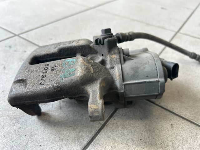 bontott VW PASSAT B7 Bal hátsó Féknyereg Munkahengerrel