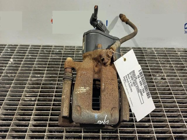 bontott VW PASSAT B7 Bal hátsó Féknyereg Munkahengerrel