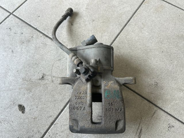 bontott VW PASSAT B7 Bal hátsó Féknyereg Munkahengerrel