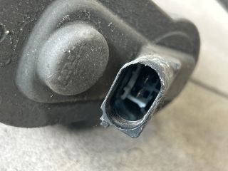 bontott VW PASSAT B7 Bal hátsó Féknyereg Munkahengerrel