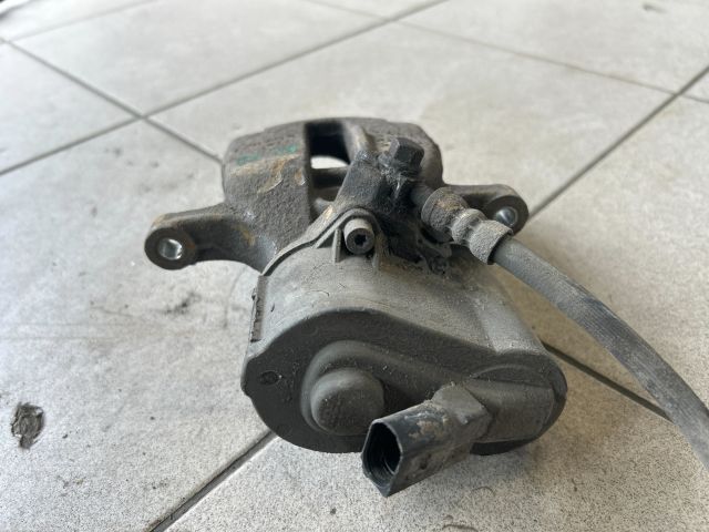 bontott VW PASSAT B7 Bal hátsó Féknyereg Munkahengerrel