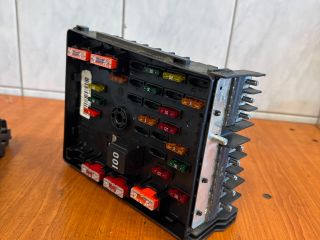 bontott VW PASSAT B7 Biztosítéktábla Motortér