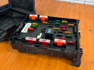 bontott VW PASSAT B7 Biztosítéktábla Motortér