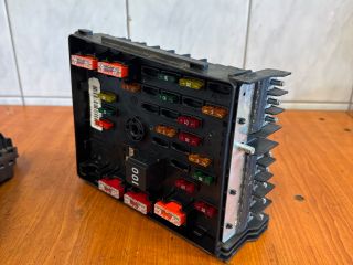 bontott VW PASSAT B7 Biztosítéktábla Motortér