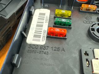 bontott VW PASSAT B7 Biztosítéktábla Motortér