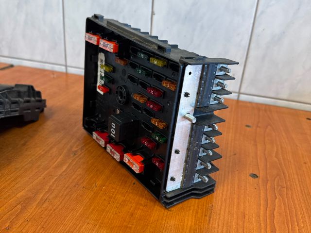 bontott VW PASSAT B7 Biztosítéktábla Motortér