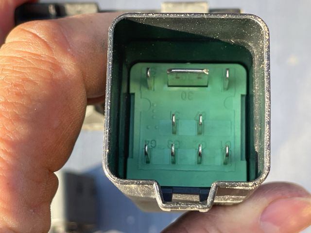 bontott VW PASSAT B7 Biztosítéktábla Motortér