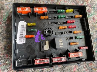 bontott VW PASSAT B7 Biztosítéktábla Motortér