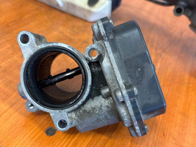 bontott VW PASSAT B7 Fojtószelep (Elektromos)