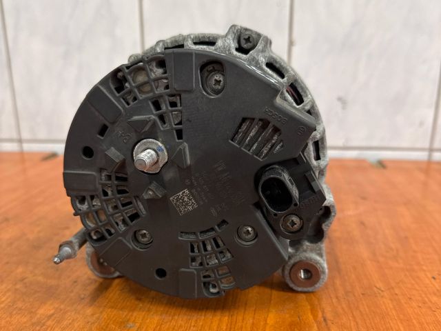 bontott VW PASSAT B7 Generátor