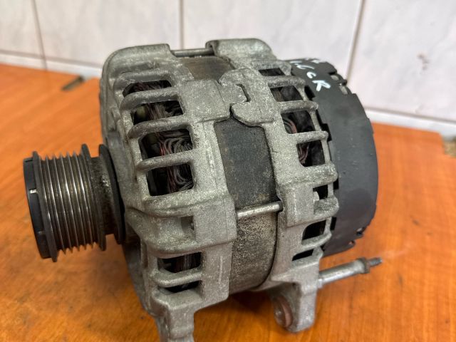 bontott VW PASSAT B7 Generátor