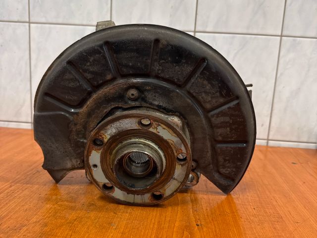 bontott VW PASSAT B7 Jobb első Csonkállvány Kerékaggyal