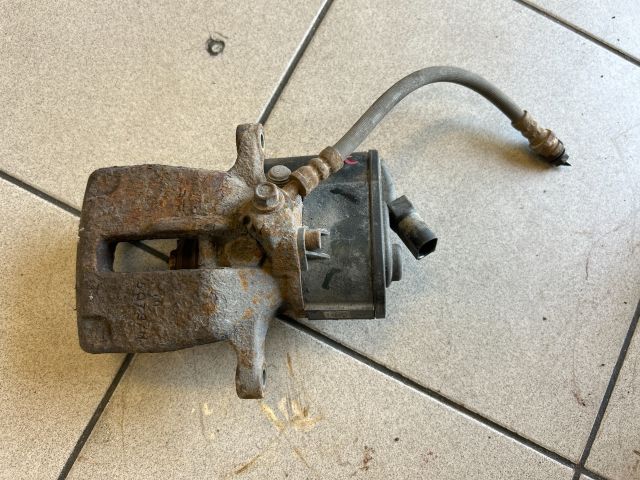 bontott VW PASSAT B7 Jobb hátsó Féknyereg Munkahengerrel